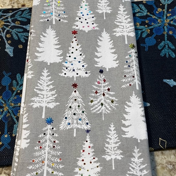 NEW Set of Two Cupcakes And Cashmere Cotton Sparkly Trees Dish Towels 20” x 30” - Picture 6 of 7